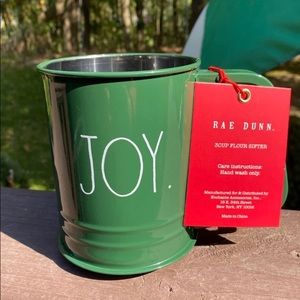 Rae Dunn flour sifter